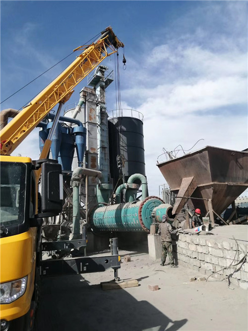 平潭县设备搬运等各类工程项目中，吊车起着关键作用