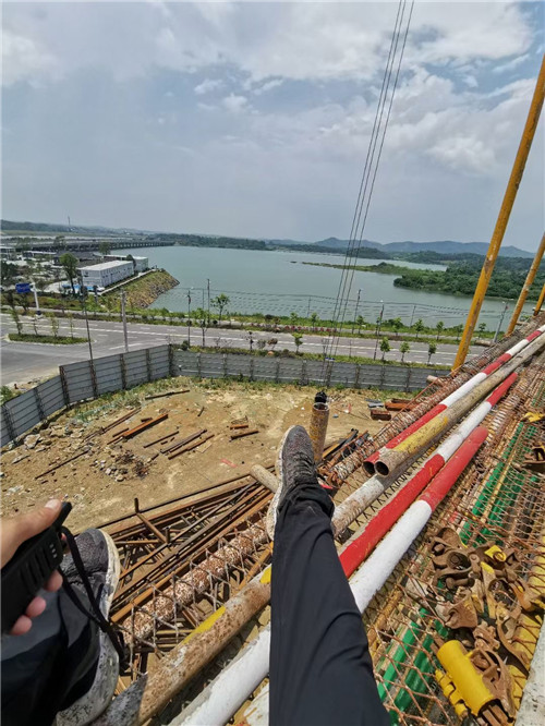 平潭县作业中发生设备损坏或人员意外，责任怎么划分？